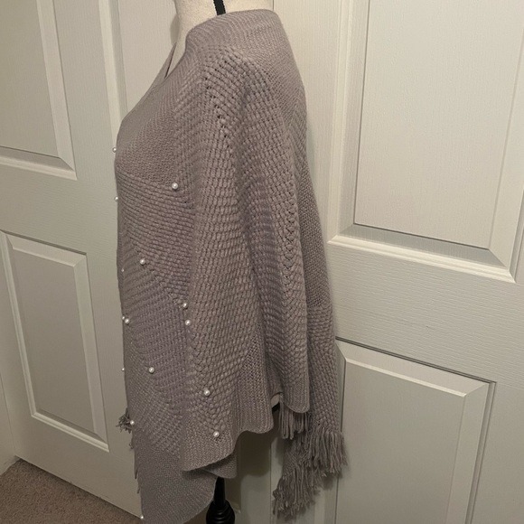 Pearl Sweater Poncho - Picture 5 of 7
